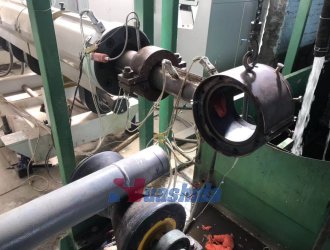 One-step polyurethane insulation pipe production line